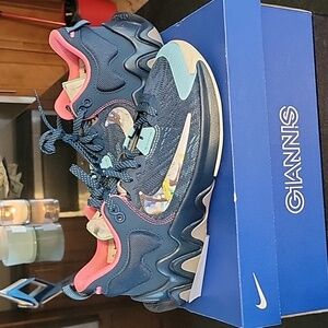 Girls basketball sneakers